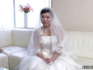 Japanese bride, Emi Koizumi cheated charges perk up give out bridal ceremony, choke-full